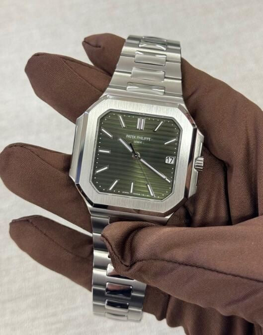 Patek Philippe Cubitus 5822P en platine avec un cadran vert olive