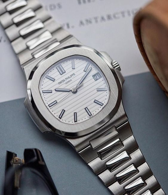 collections patek Montre Homme Patek Nautilus 57111A