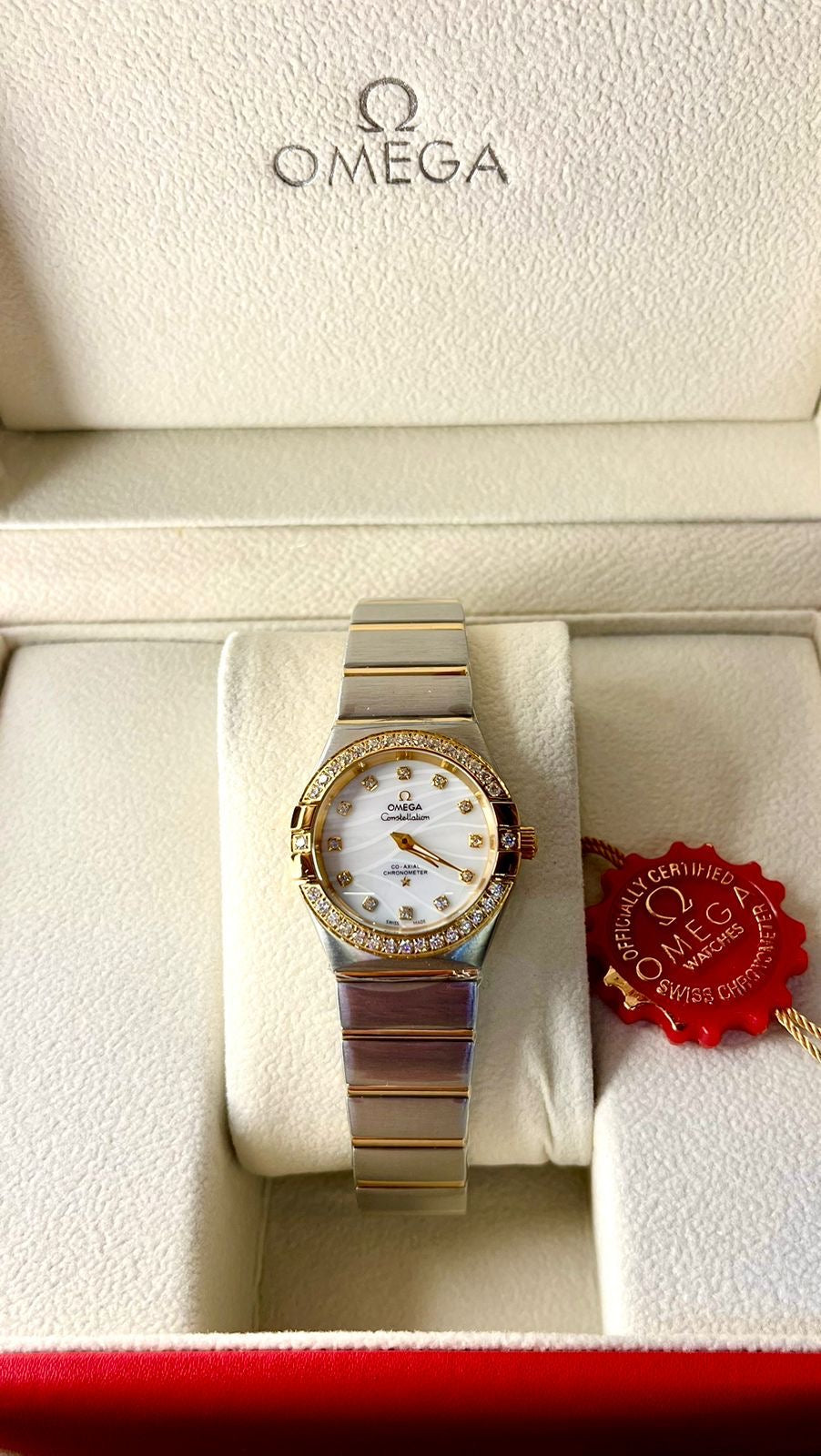 Omega constellation quartz - or sedna