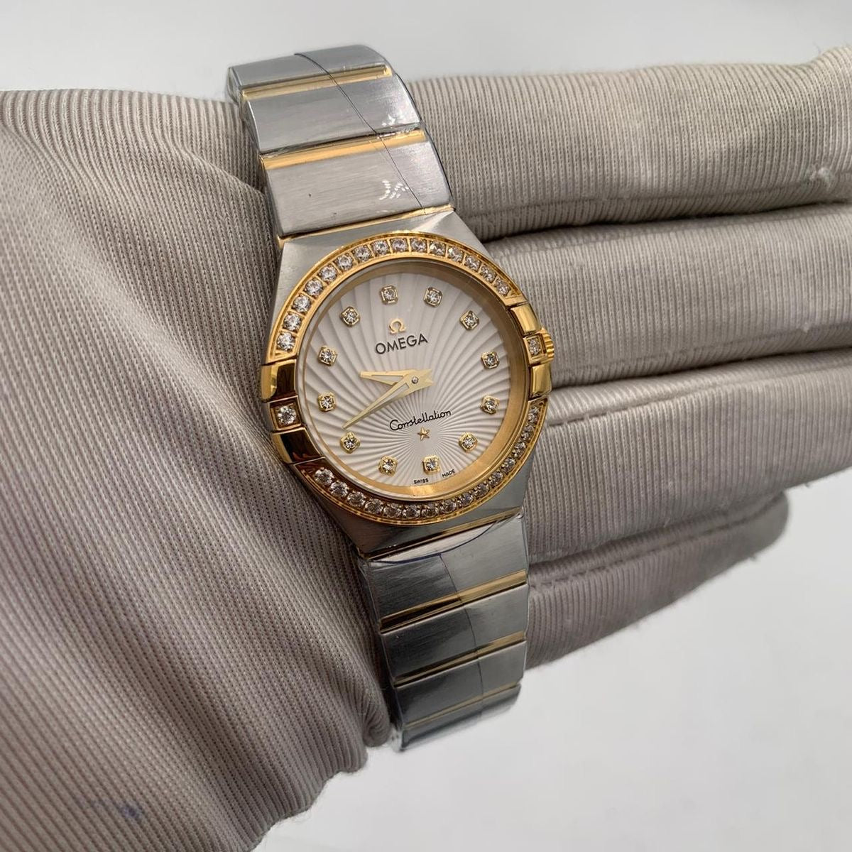 Omega constellation quartz - or sedna